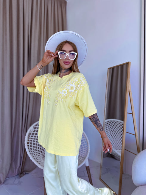 ONE SIZE T-krekls "THE FLOWER FLITTER" - DZELTENS